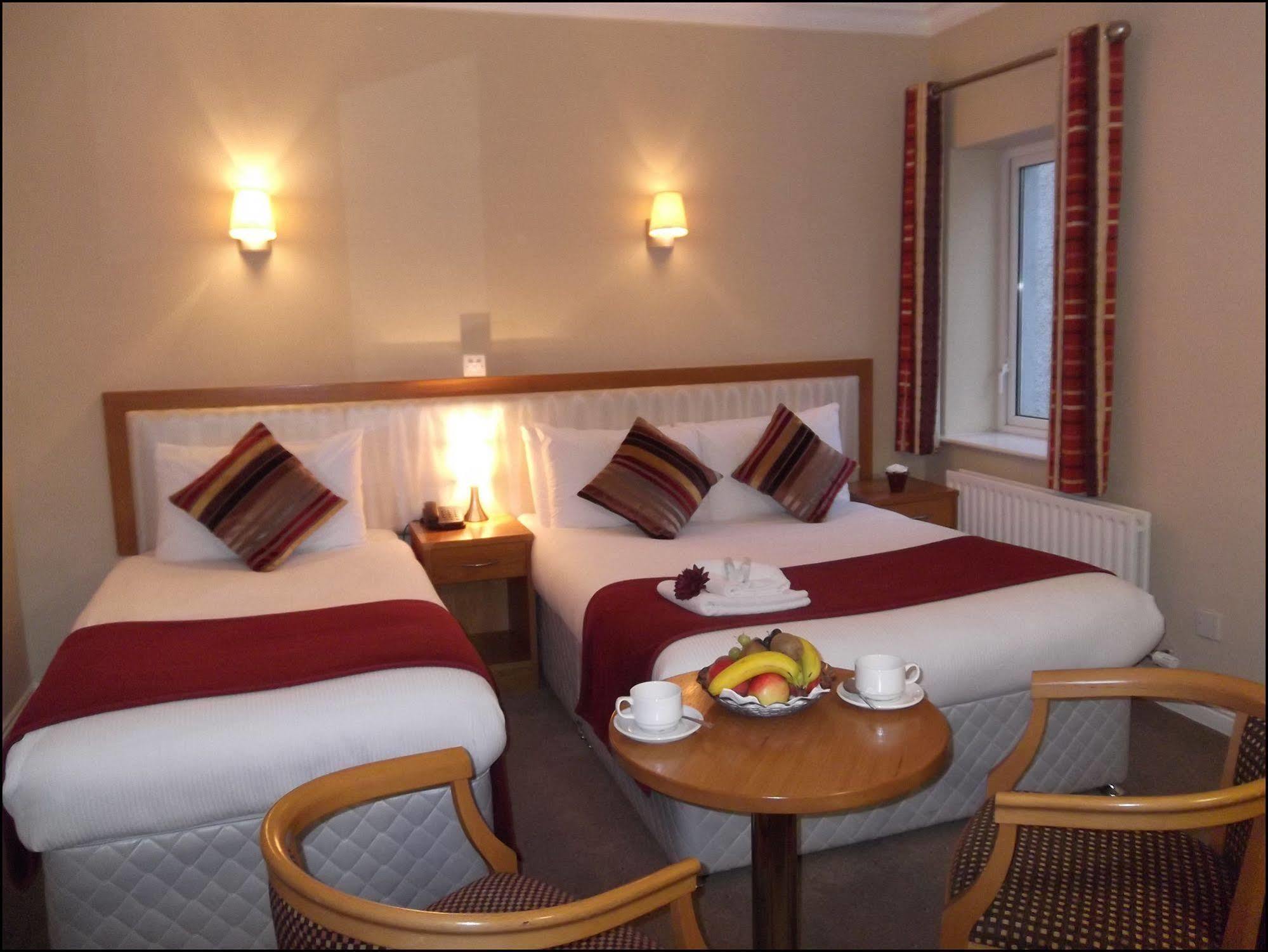 The Pier Hotel Limerick Junction Oda fotoğraf